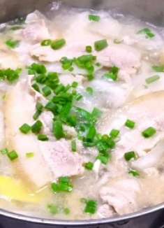 萝卜连锅汤这样做，配上蘸料，吃起来太解馋了