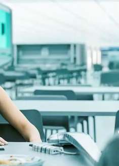 男人为了不再孤独，在8000人中唤醒了一个美女