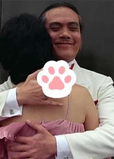 五福星：大佬出狱，跑车美女齐上阵接，洪金宝出狱只有公交车！