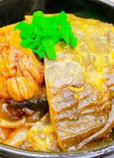 上海名菜之一甲鱼砂锅煲，这样做一点腥味也没有，男人们的最爱