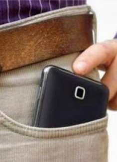 手机放口袋，屏幕是该贴腿还是朝外？很多人不清楚，看完别忽视了