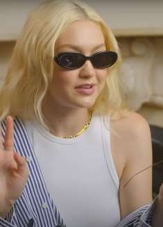 顶级模特打开生活的方式：把时尚放进包里