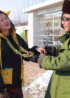 穷小伙和富婆吹牛，俩人一个比一个厉害