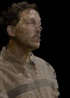 合成器人声和怪奇视觉：Ritt Momney 用特殊的方式演绎失恋曲