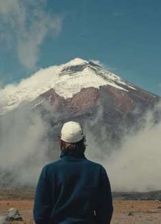 在群山之间，爆发自由随性的生命力