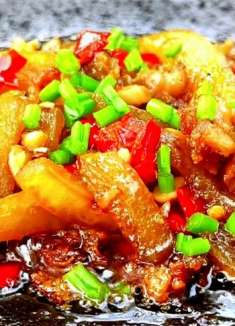 吃完西瓜后皮千万别丢，把皮腌制一下再炒肉丝，鲜嫩爽口下饭神器