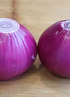 夏天多吃洋葱，教你好吃做法，不炒不凉拌，每次出锅全家都爱吃