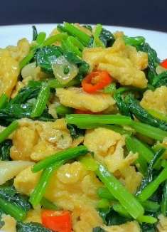 酒店厨师长分享，58一份的菠菜炒鸡蛋，翠绿不发黄，鲜香入味！