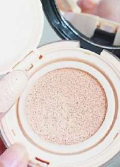 建议女人：气垫不要打开直接涂，牢记“3点”，底妆清爽又透亮