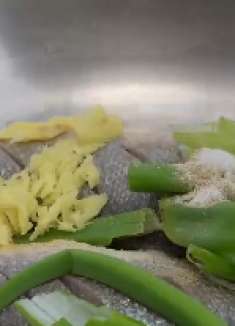 黄鱼烧豆腐不是谁都能做好，鱼肉要鲜还入味，酱汁调配不腥很关键