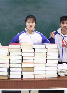 按辣条领寒假作业，王小九自制限量版大辣片，能领多少作业？