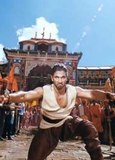 男主练就空手接飞斧，一只手能撂倒上百人，厉害到找不到对手