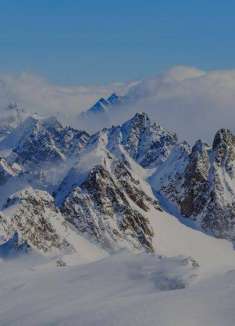 滑翔伞飞跃阿尔卑斯，壮美山景全览