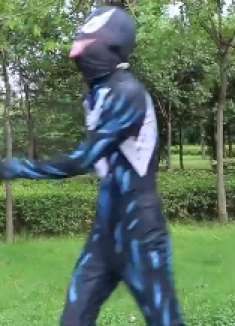 马里奥真人版：跑步定胜负？不料马里奥反帮毒液拖“后腿”啥情况