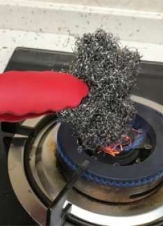 钢丝球放火上烤一烤，作用这么厉害，棒大忙，一年省好几百，学学