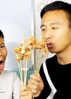 美食分享:爸爸做的羊肉包虾麻辣烫自己吃了个一锅端