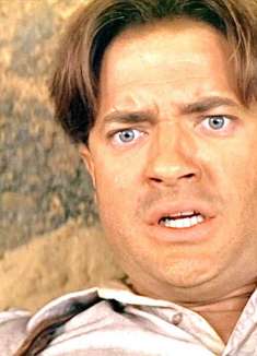 女人挖出传说中的神器，为的就是复活沉睡千年的木乃伊