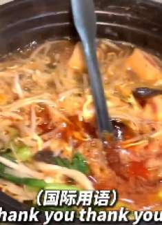 正宗香蕉印度飞饼原来是这么做出来的，10元一大张太脆太好吃了！！！