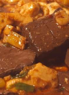 鸭血豆腐这样做入味鲜香又好吃，滑嫩不老，我家隔天差五就做一次