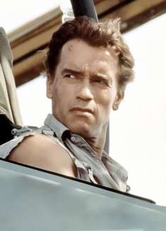 《真实的谎言》大片鼻祖，30年前卡梅隆动用战斗机炸出影史经典！