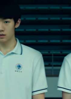 五个扑水的少年：五个少年来到训练馆，看到这样的场面，都惊呆了