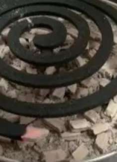 不管有钱没钱,烧完的蚊香灰切记别倒掉,厉害妙用花钱难买,快看