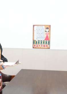 小伙去饭店吃饭，点完菜后跑单了，太搞笑了