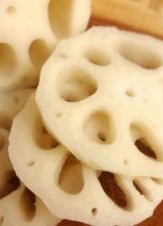 俗话说“秋天吃藕，来年不丑”，莲藕对于女人而言，养人又补身！