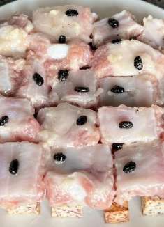 蒜蓉豆豉蒸排骨的做法，鲜香嫩滑，在家也能做出饭店的味道