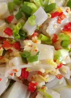 水煮10秒钟就能做出一道鲜香无比，香辣诱人的凉拌焯藕，实在太棒