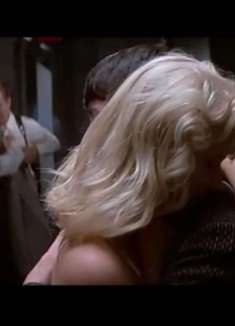 雨水里的糖：迷雾电影中的一首Dirt Room