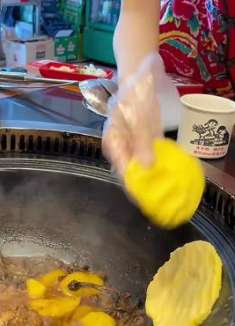 这家铁锅炖真的好吃！