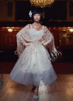 全身二手服装，打造 75 年复古变装秀