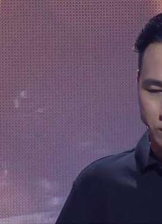 残疾小伙用脚写书法，一幅书法竟卖到2万，涂磊：你写一幅送我吧