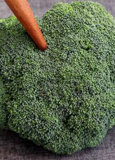 冬天要多吃西兰花，教你一个营养做法，不炒不凉拌，饭店都吃不到