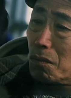 爷爷给美国孙子刮痧，孩子进行体检时，医生立马报了警！《刮痧》