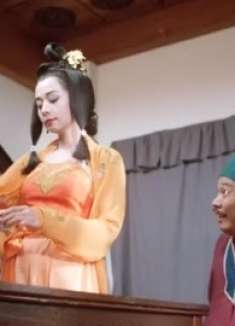 武大郎身高1米8，一卖煎饼就扮侏儒，潘金莲西门庆都是他的棋子