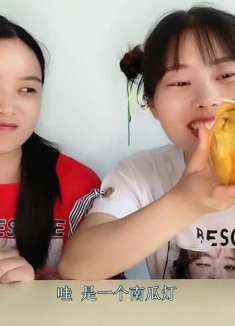 闺蜜恶作剧,趣味“南瓜灯”大比拼,假牙套和迷你南瓜灯软糖