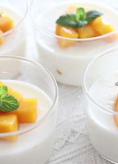 丝滑鲜嫩的芒果布丁，咬一口奶香浓郁，小孩都抢着吃