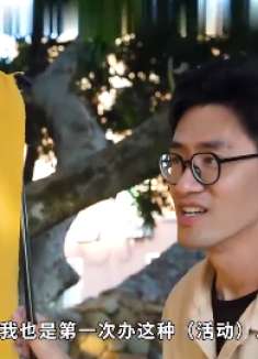 最强过年节目！我们在村里放了一场露天电影，重回80年代