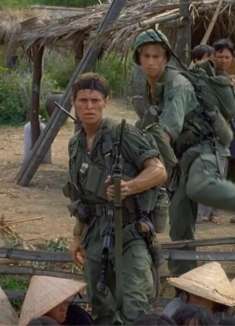 站排：美军攻打越南太狠，入到村子里烧杀抢掠，无恶不作