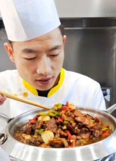 鱼杂别在炖了，看酒店大厨如何操作！2步去除土腥味！