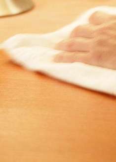 每天擦桌子还是有灰尘？学会这招，桌子半年都不落灰！