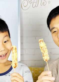 美食分享:爸爸做的方便面包火腿连吃十根真是爽