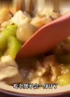 今日减脂菜单—丝瓜豆腐虾仁煲，今年做了好多次丝瓜了，那就再来一次