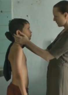 绝密小岛！男孩生孩子，妻子照顾，生活竟如此离奇！