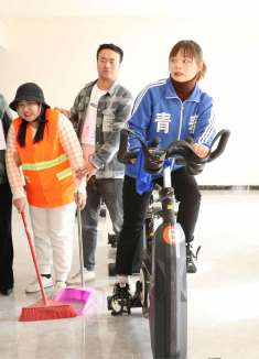 假如学校禁止补课，老师为了补课竟伪装成保洁阿姨，满满的套路！