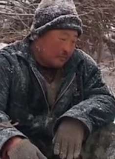 46岁光棍暗恋29岁姑娘10年，没想到对方根本不喜欢男人，纪录片