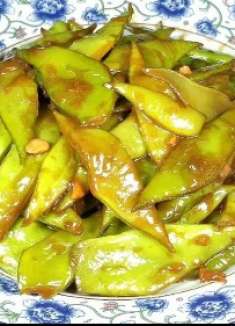 酱爆扁豆的家常做法，脆爽香甜的扁豆酱香十足，营养美味又下饭