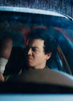 埃及无厘头银行广告：手指粗真的很碍事儿